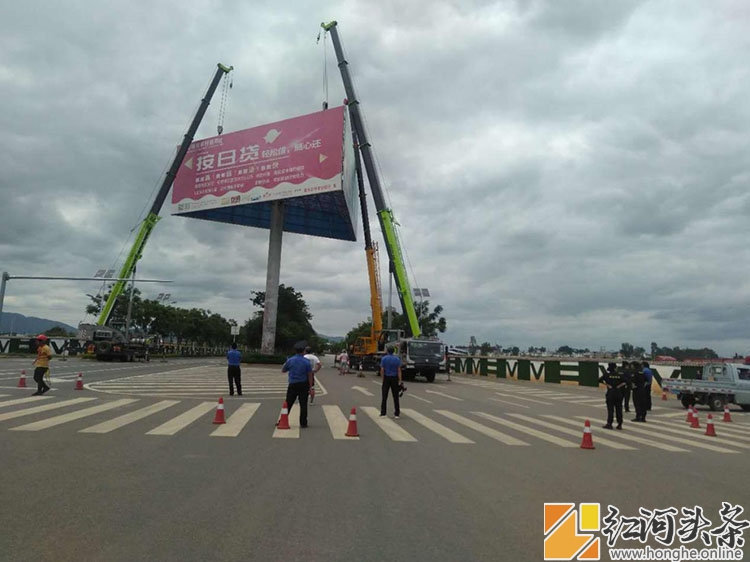 建水县开展公路铁路沿线广告类 设施专项整治行动