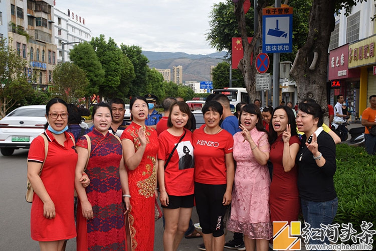 开远：【爱心送考】乘风破浪的考生们，奥利给！