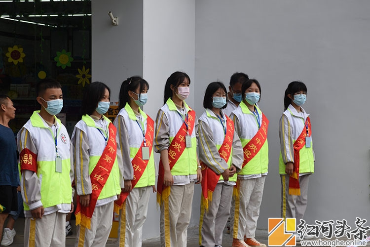 开远：【爱心送考】乘风破浪的考生们，奥利给！