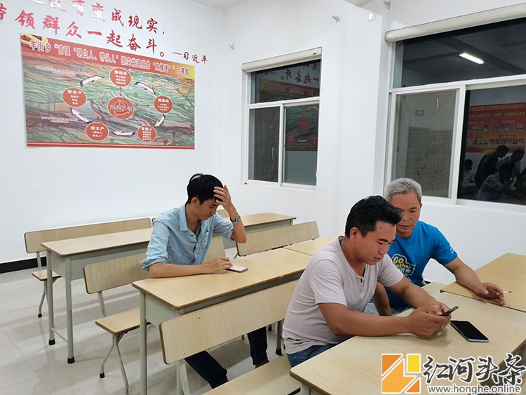 开远：乡村振兴员和社区治理员在“登台亮相”