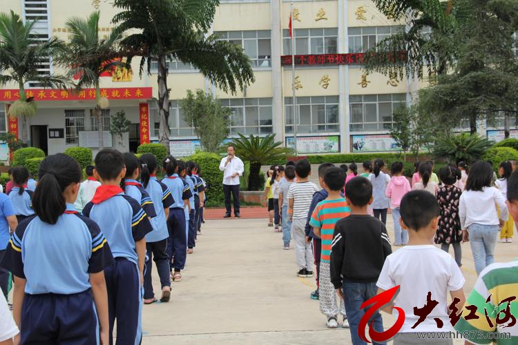 弥勒市弥阳镇弥东小学举行拜师礼活动