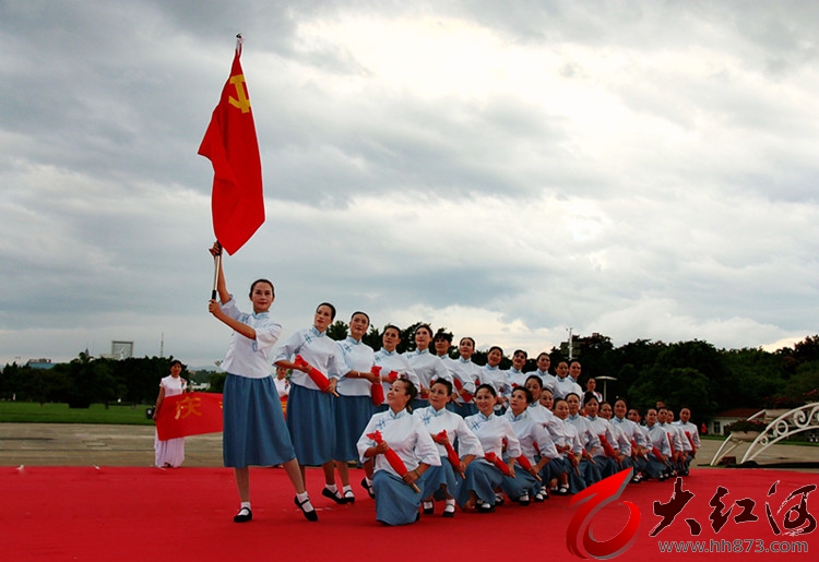 开远市尚媛旗袍协会举行国庆年庆祝活动