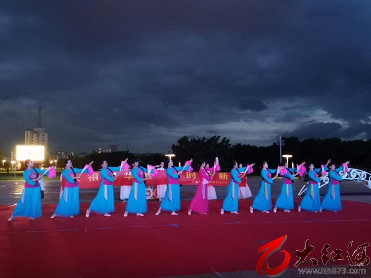 开远市尚媛旗袍协会举行国庆年庆祝活动