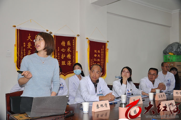 云南省红河州乳腺专家十月共舞“爱康粉红丝带”