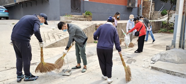 双报到双服务双报告落地开花：红河州三医院党员进社区志愿服务