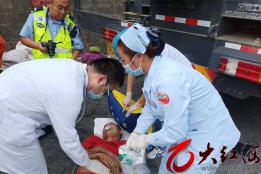 交警消防医生联动：两名伤者及时送达红河州第三人民医院成功救治