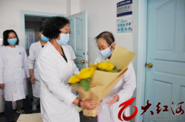 这个520福暖春晖：红河州三医院医护人员为周志君老专家过生日