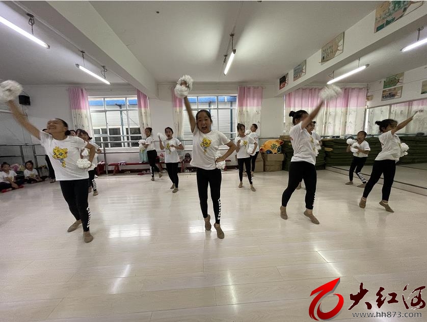 红河州啦啦操协会成立大会在个旧大屯中心小学校举行