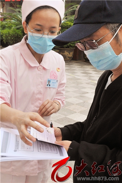 红河州第三人民医院举行“世界精神卫生日”义诊活动