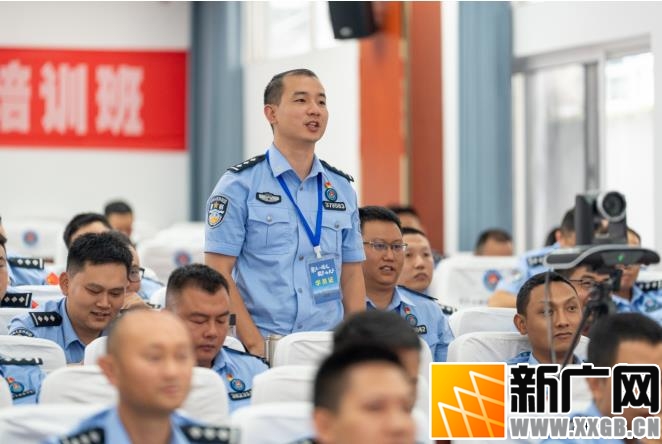 云南边检总站2024年警司晋升警督警衔第四期德宏培训班组织开展心理抗压授课