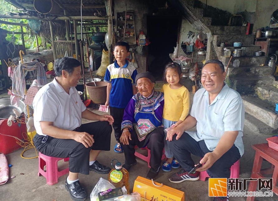 夕阳情系桑梓地 返乡慰问暖人心