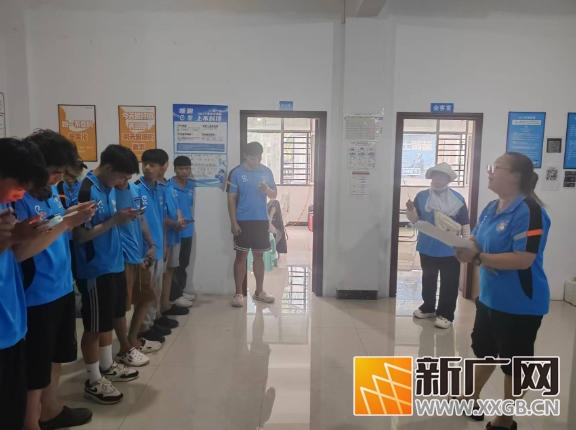 富宁：“骑手蓝”小坐标标记党建服务新温度