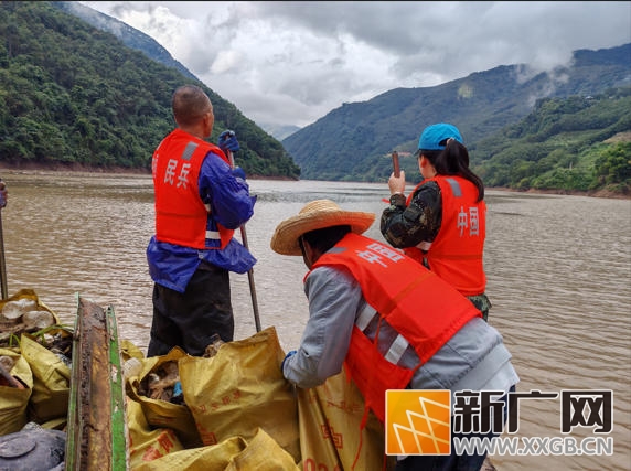 大黑山镇多部门联合开展李仙江流域三岔河段清河整治专项行动 大黑山镇多部门联合开展李仙江流域三岔河段清河整治专项行动