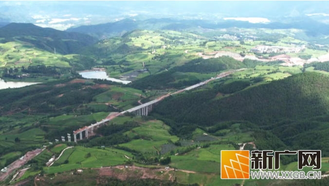峨石红高速(红河段)建设稳步推进 峨石红高速(红河段)建设稳步推进