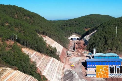 峨石红高速（红河段）建设稳步推进