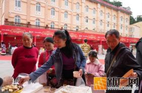 中越边境年货街：一步跨两国 年味双生香