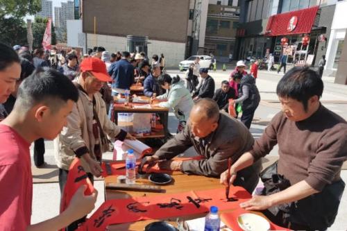 泸西县 “马年送福 文脉相承” 活动，给大家送新年祝福啦！