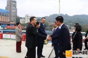 参加2026年新春会晤的越方代表团到达河口