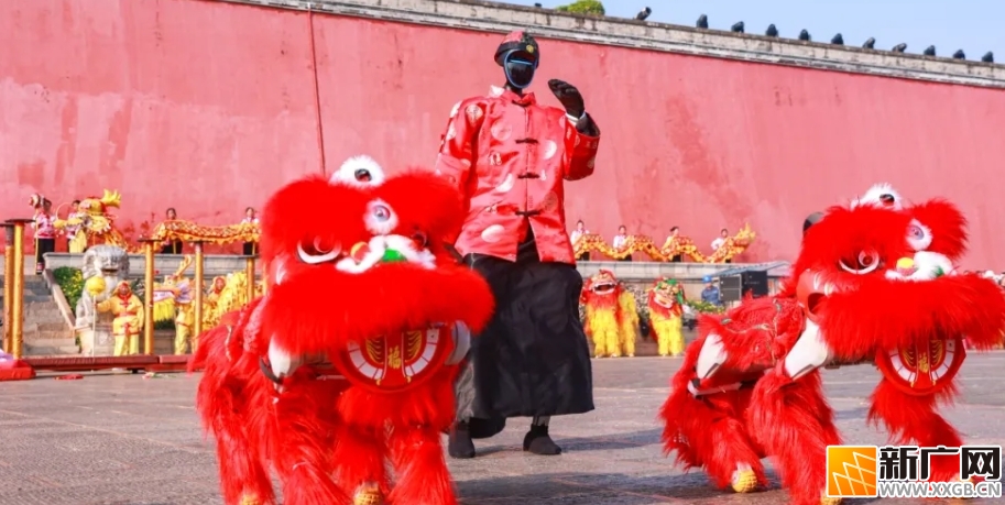 骏马奔腾迎新年，建水古城非遗闹新春