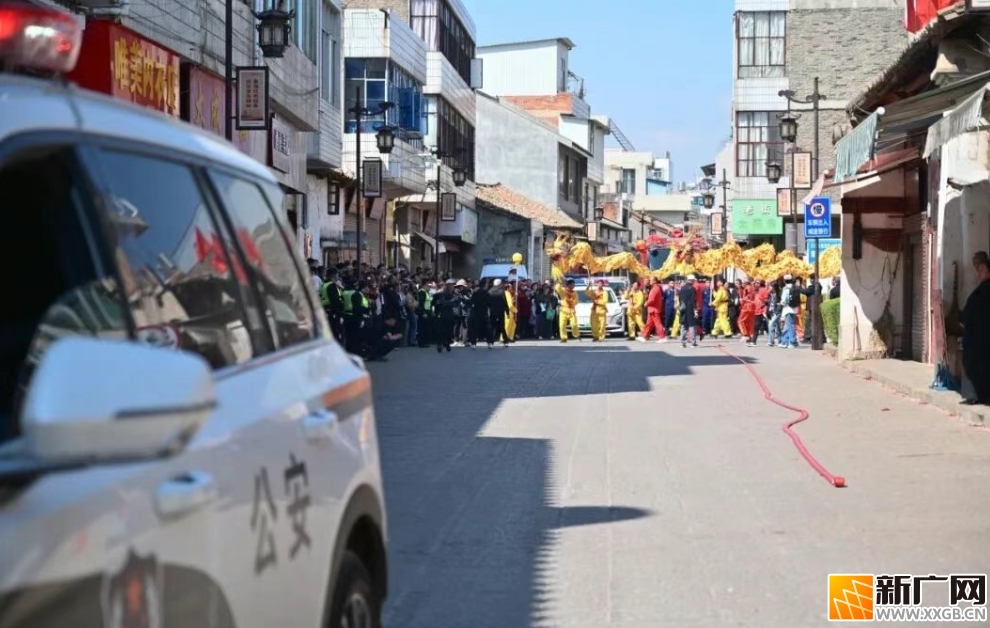 泸西公安守护浓浓“年味” 泸西公安守护浓浓“年味”