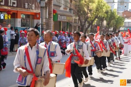 泸西公安守护浓浓“年味”