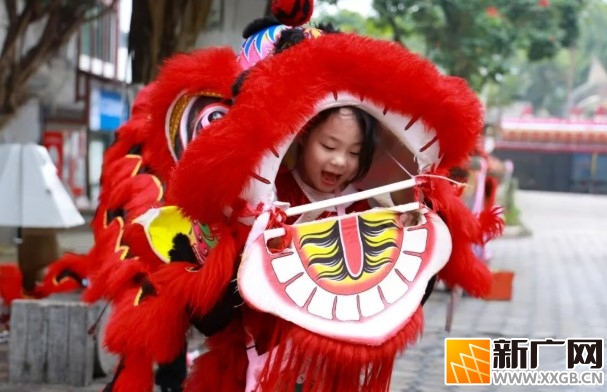 “民族风情+非遗民俗”点亮中越边境中国年 “民族风情+非遗民俗”点亮中越边境中国年