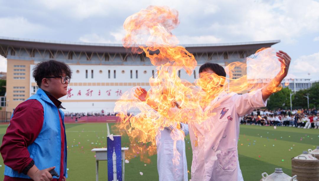 当“硬核”科技遇上“燃”系少年 蒙自一学校举办科技节