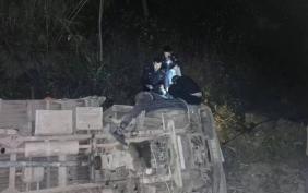 突发！货车侧翻！多方联手急速救援！