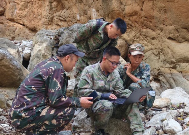 首次拍到!“五爪金龙”现身大围山 首次拍到!“五爪金龙”现身大围山