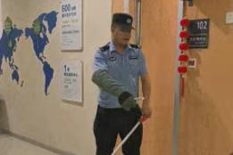 黑线乌梢蛇出没！弥勒民警火速“拿捏”！