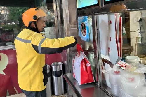 个旧：277名骑手与一座城的温暖相拥