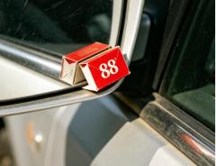 一张“88烟盒纸”，见证了一场荒唐又越界的“单方面心动”