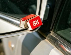 一张“88烟盒纸”，见证了一场荒唐又越界的“单方面心动”