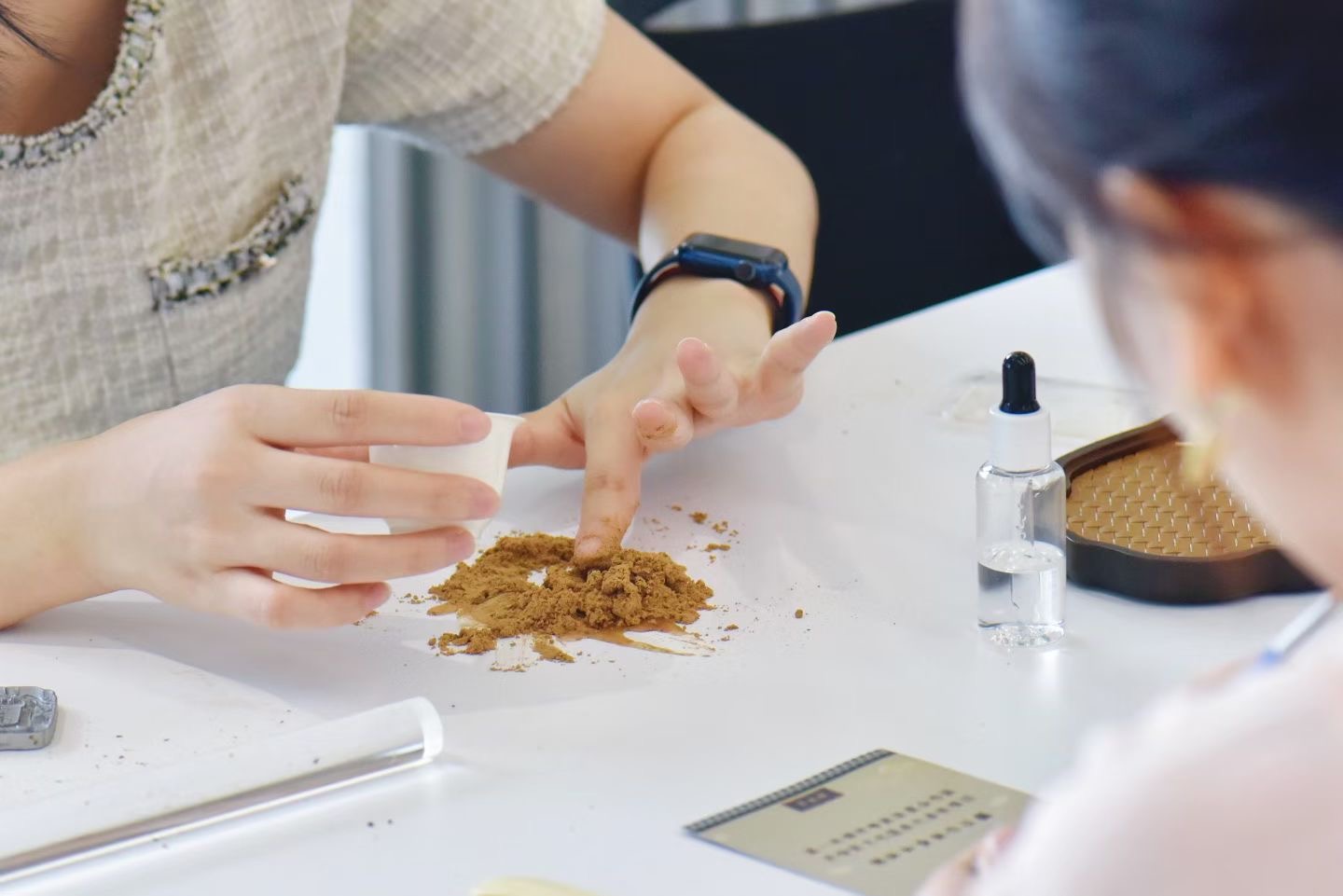 珠海香道培训：在一炉香的慢时光里，找回生活的平衡感