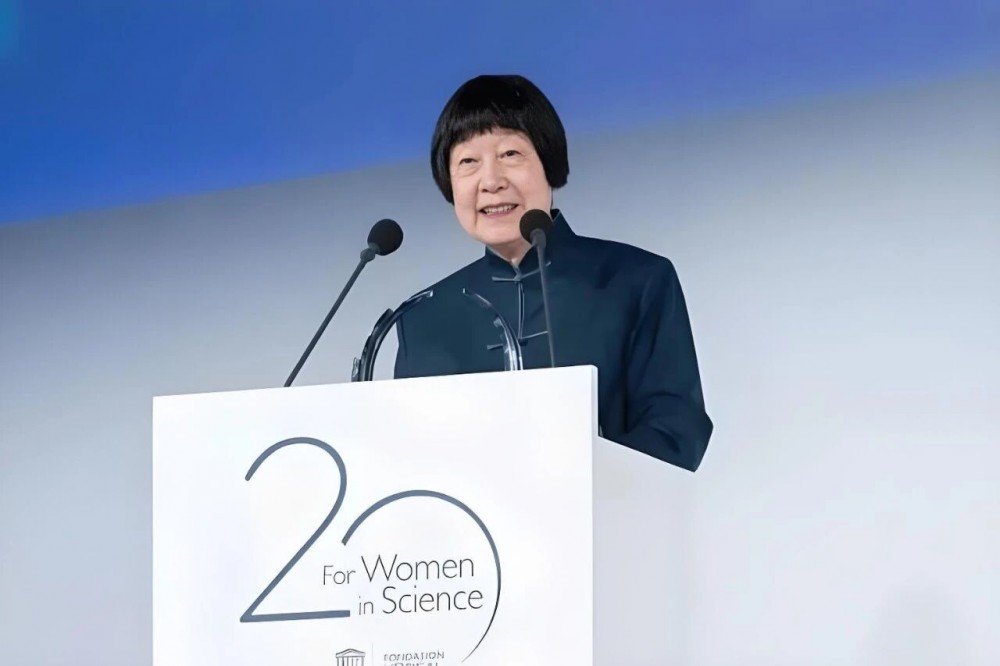 从“缺席”到“在场”,三代人的手拉手接力 从“缺席”到“在场”,三代人的手拉手接力