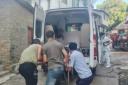 屏边老人家中晕倒，警方火速救助助其脱险