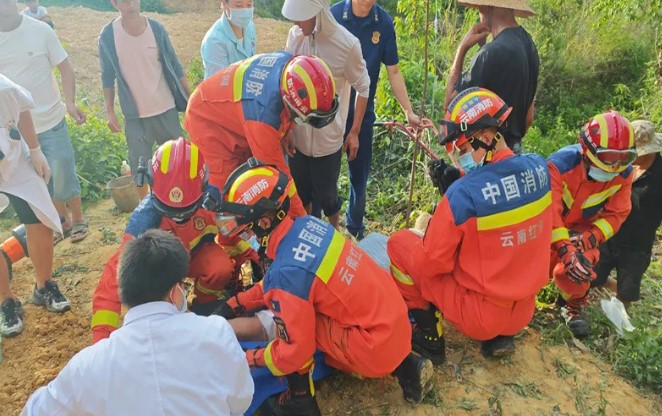建水消防紧急救援,旋耕机绞伤村民转危为安 建水消防紧急救援,旋耕机绞伤村民转危为安