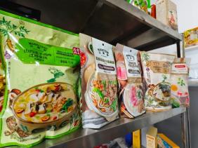蒙自过桥米线进驻知名商超，特色美食变身方便速食