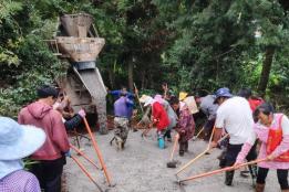 道路硬化惠民生！石屏异龙镇鸭子坝村委会推进山地生产路升级，畅通群众致富路