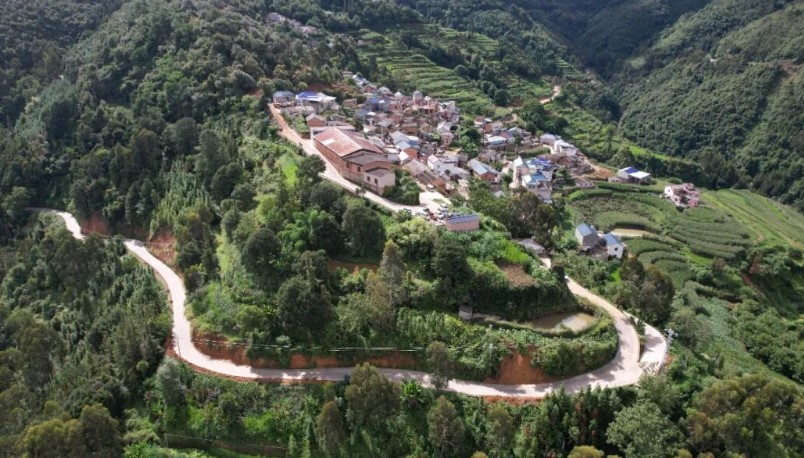 修路暖民心!建水官厅镇打通乡村“致富路”,铺就群众幸福通途 修路暖民心!建水官厅镇打通乡村“致富路”,铺就群众幸福通途