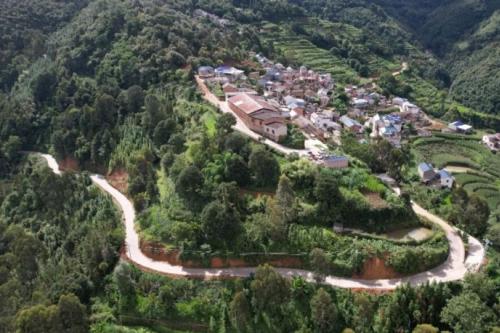 修路暖民心！建水官厅镇打通乡村“致富路”，铺就群众幸福通途