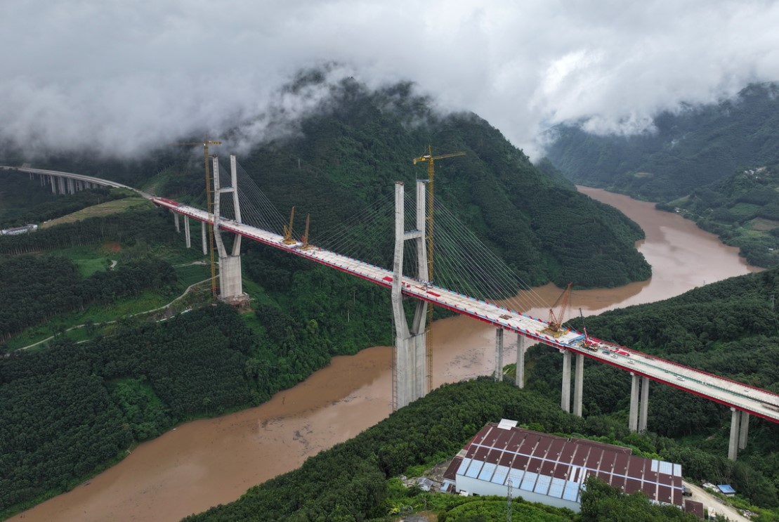 勐绿高速李仙江特大桥主桥合龙 为年底全线通车扫除关键障碍 勐绿高速李仙江特大桥主桥合龙 为年底全线通车扫除关键障碍
