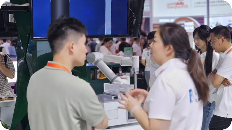 伯恩光学赴光博会讲解UTG发展技术:从CPI首创到UTG突破 伯恩光学赴光博会讲解UTG发展技术:从CPI首创到UTG突破