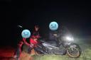 游玩勿任性！开远大黑山两名游客骑摩托陷湿草地被困，民警及时救援