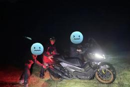 游玩勿任性！开远大黑山两名游客骑摩托陷湿草地被困，民警及时救援