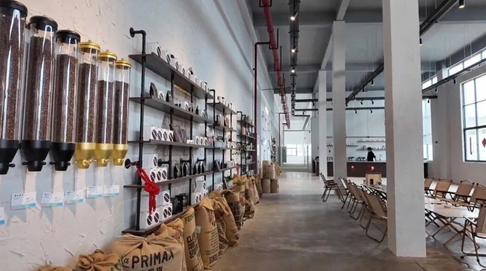 智能化生产线满负荷投产!蒙自咖啡加工基地筑牢精品咖啡供应链前端 智能化生产线满负荷投产!蒙自咖啡加工基地筑牢精品咖啡供应链前端