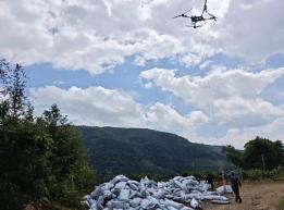 科技助农！绿春骑马坝乡无人机空中运肥 百香果基地告别人背马驮