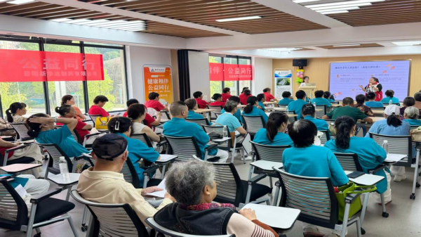 “健康相伴·公益同行”新华达长沙秀峰街道东华社区健康公益活动
