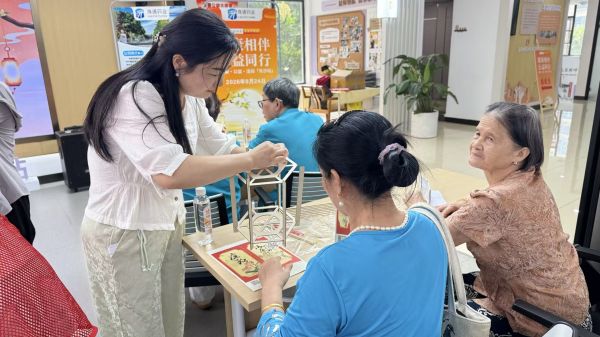 “健康相伴·公益同行”长沙站第一期走进秀峰街道东华社区 “健康相伴·公益同行”长沙站第一期走进秀峰街道东华社区
