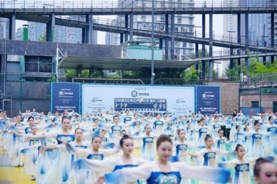 中国10212人,创造了一项中国舞的吉尼斯世界纪录 中国10212人,创造了一项中国舞的吉尼斯世界纪录
